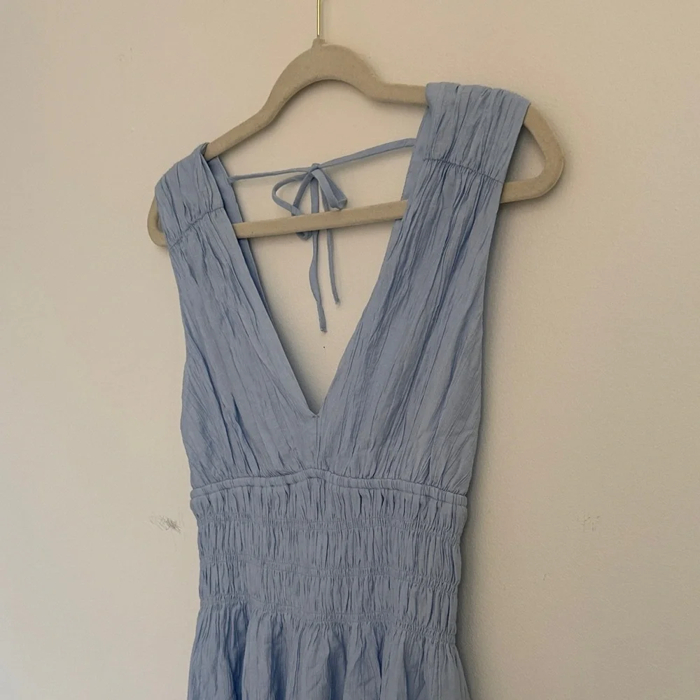 Abercrombie & Fitch Crinkle Textured Smocked Waist Maxi Dress in Blue Grecian - Picture 8 of 10
